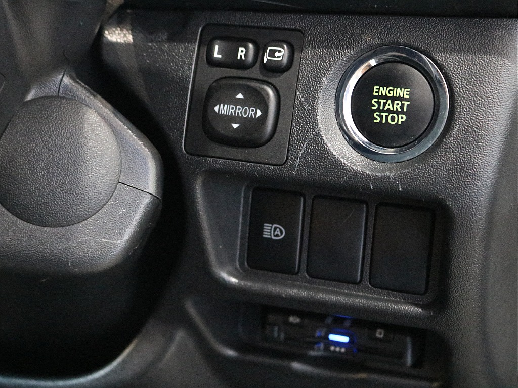 プッシュスタートなのでエンジン始動も楽々です☆☆