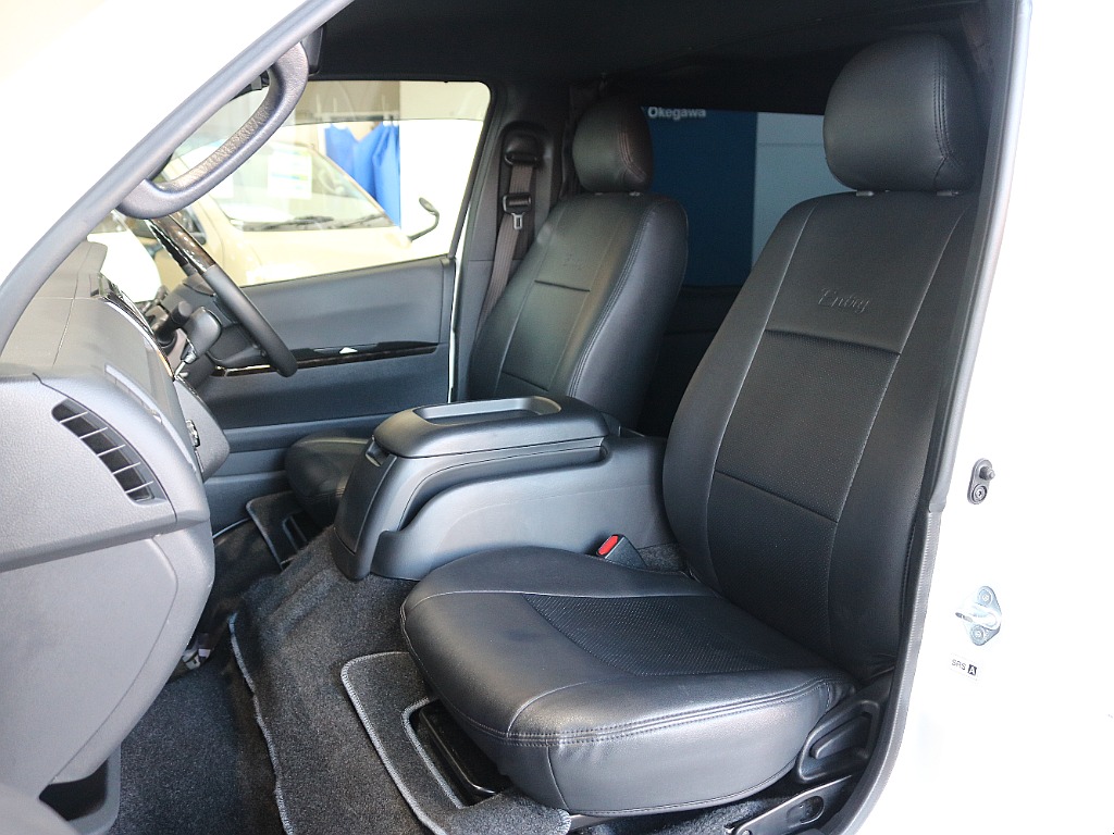 社外シートカバーが装着されております☆☆