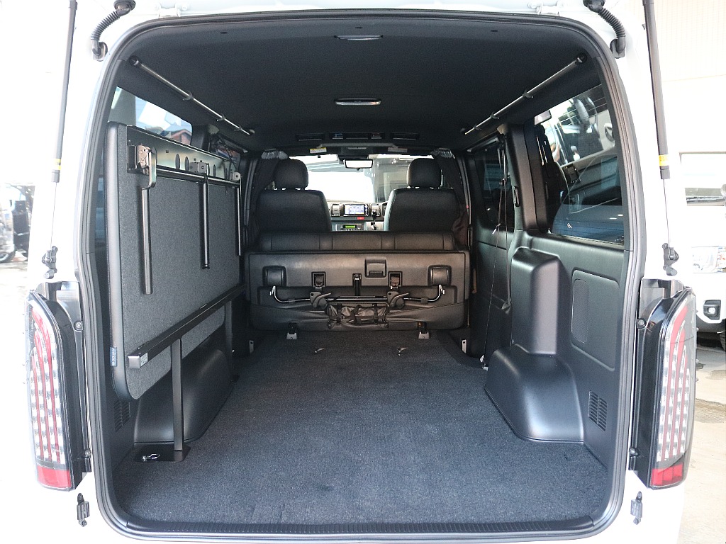 バン特有の広さがあり、大きなお荷物や長物も積載可能です☆☆