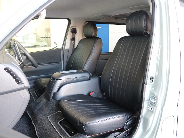 クラシックレザーブラックのシートカバー装着済みです☆☆