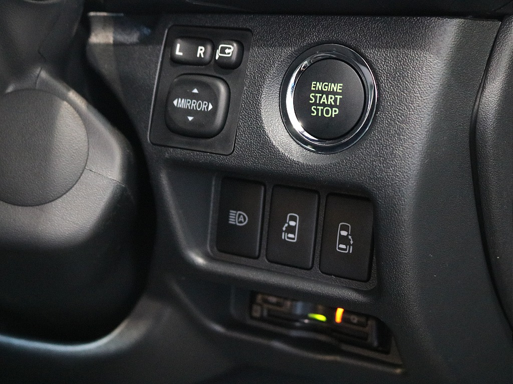 プッシュスタートなのでエンジン始動も楽々です☆☆