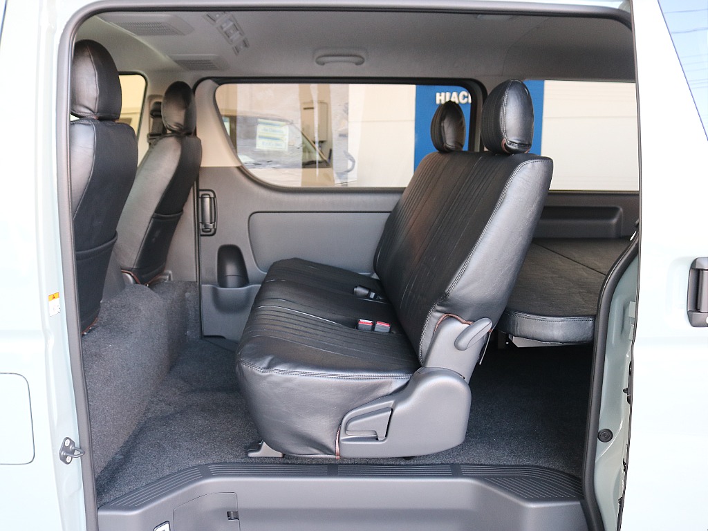 セカンドシートは3人掛けになります♪♪