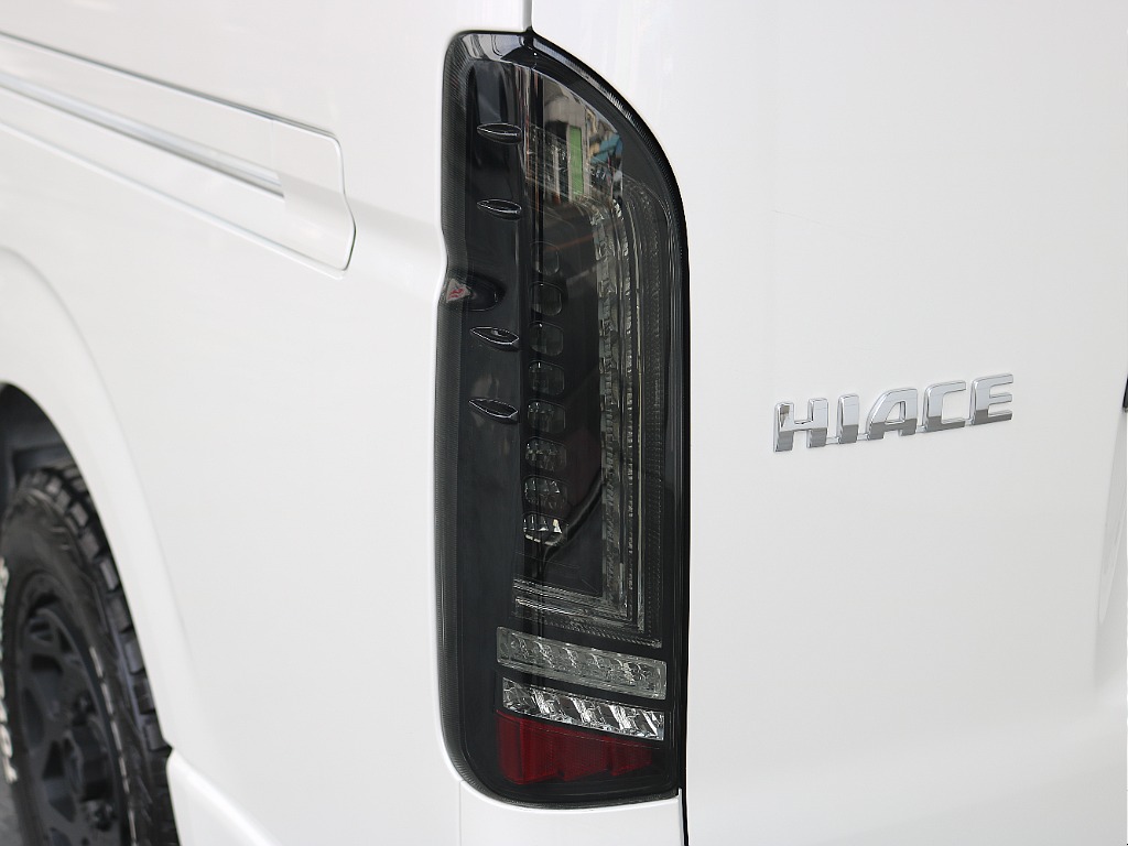 プレステージLEDテールランプ装着済みで、ウィンカーは流れるシーケンシャルタイプになります☆☆