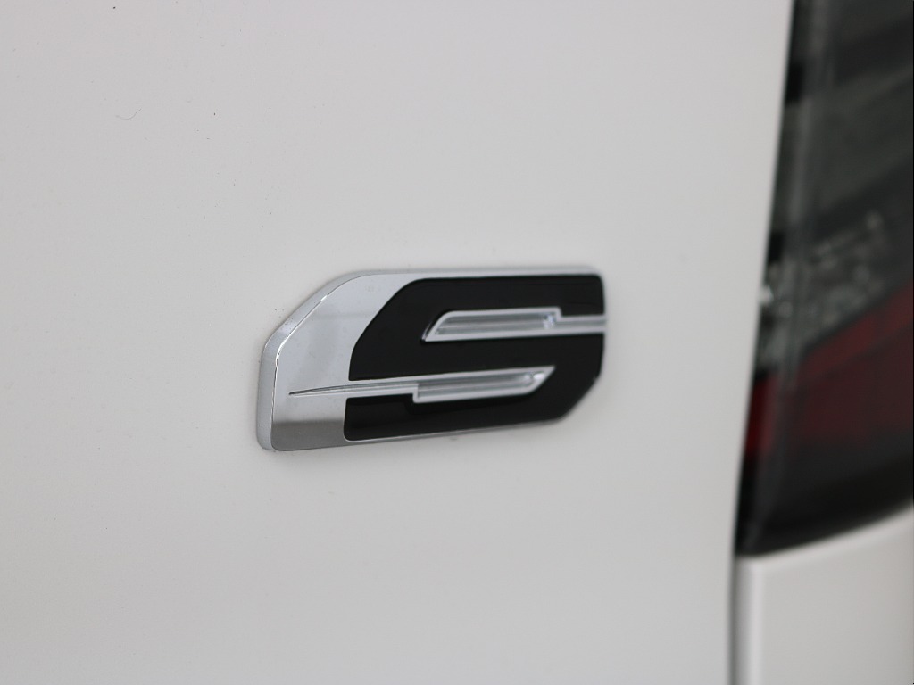 リヤハッチにはS専用エンブレムが装着されております☆☆
