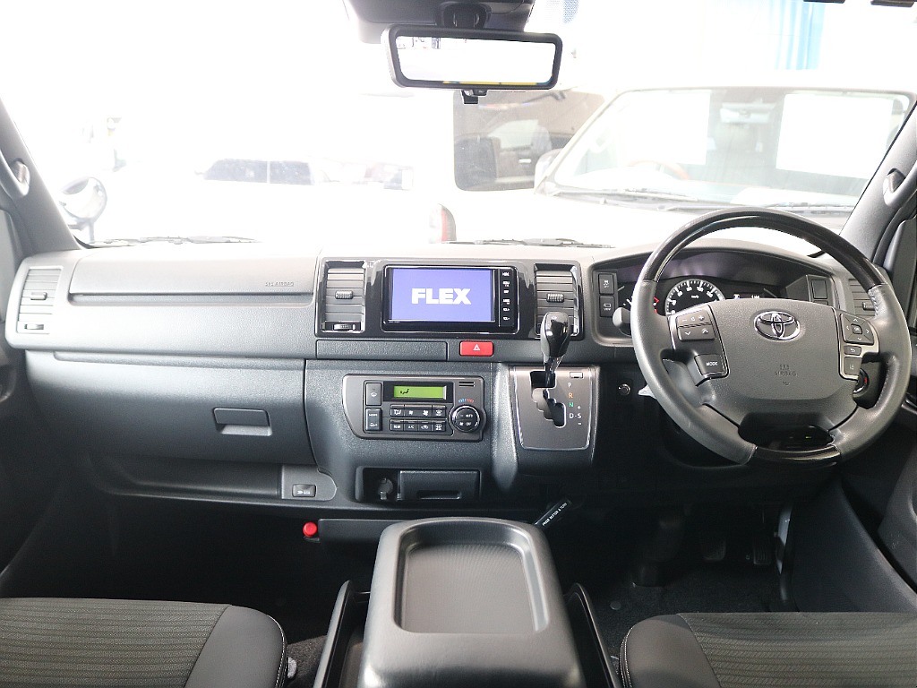 特別仕様車ダークプライムSなので高級感のある内装になっております♪♪