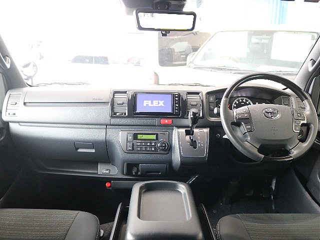 特別仕様車ダークプライムSなので高級感のある内装になっております♪♪