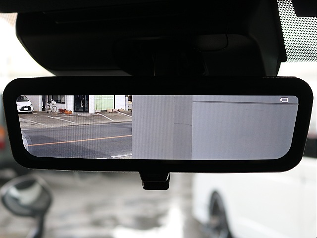 メーカーオプションのデジタルインナーミラーが装着されております♪♪