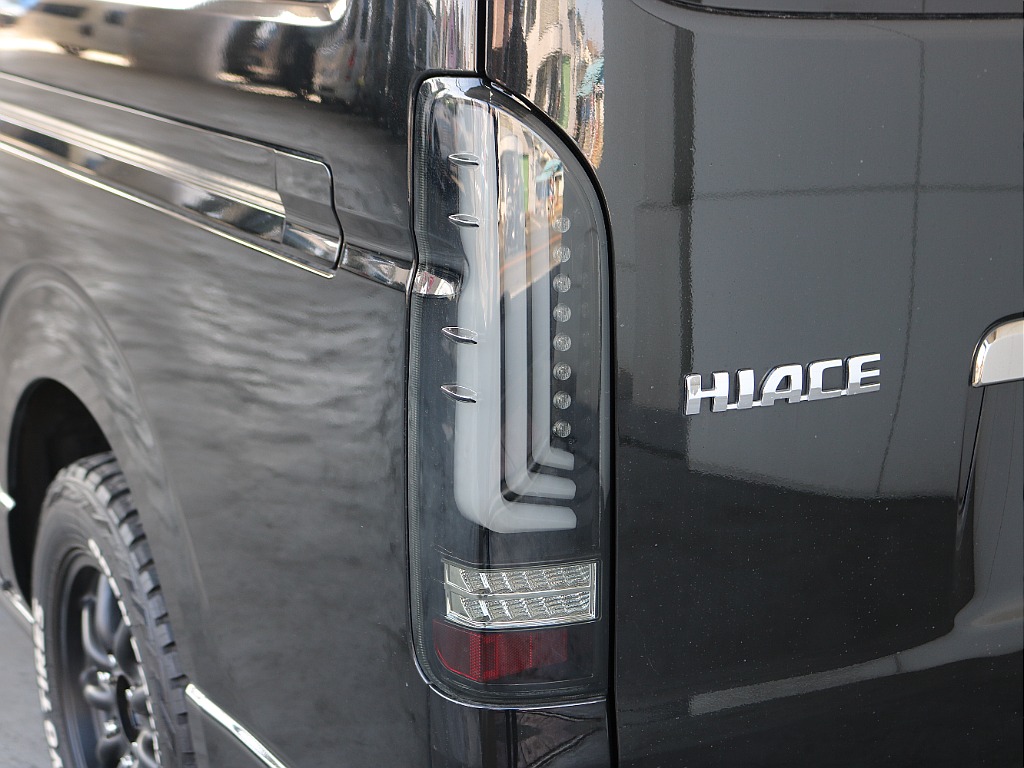 アルティメットTYPE2ブラックテールランプ装着済みで、ウィンカーは流れるシーケンシャルタイプになります☆☆