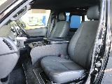 特別仕様車限定のハーフレザーシートになっております☆