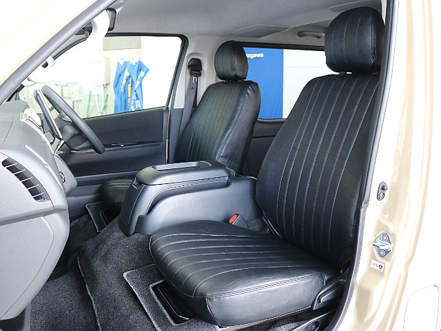 クラシックレザーブラックのシートカバー装着済みです♪♪