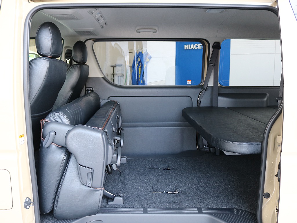 セカンドシートは跳ね上げ可能です☆☆