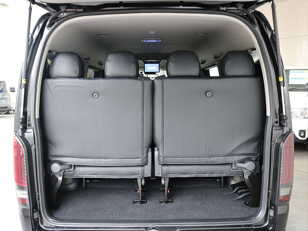 4列目下にはスペースがありお荷物を載せることもできます！