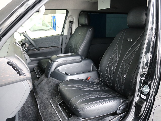 ファインテックツアラー専用のシートカバーが装着されております！