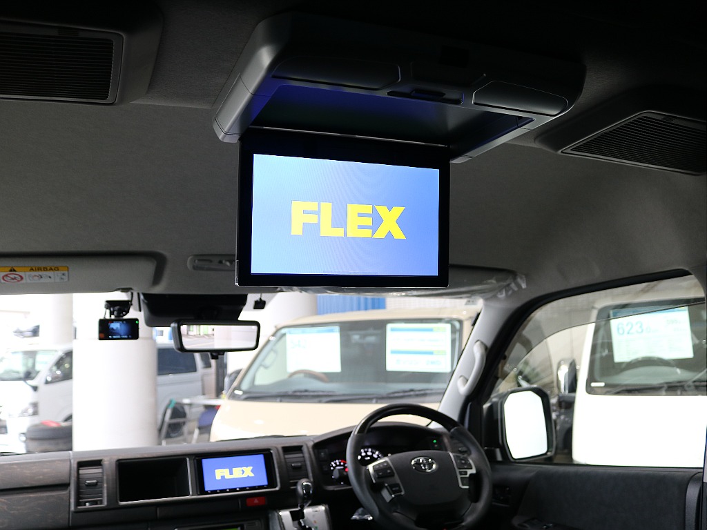 フリップダウンモニター装着済みで後席の方も映像が楽しめます♪