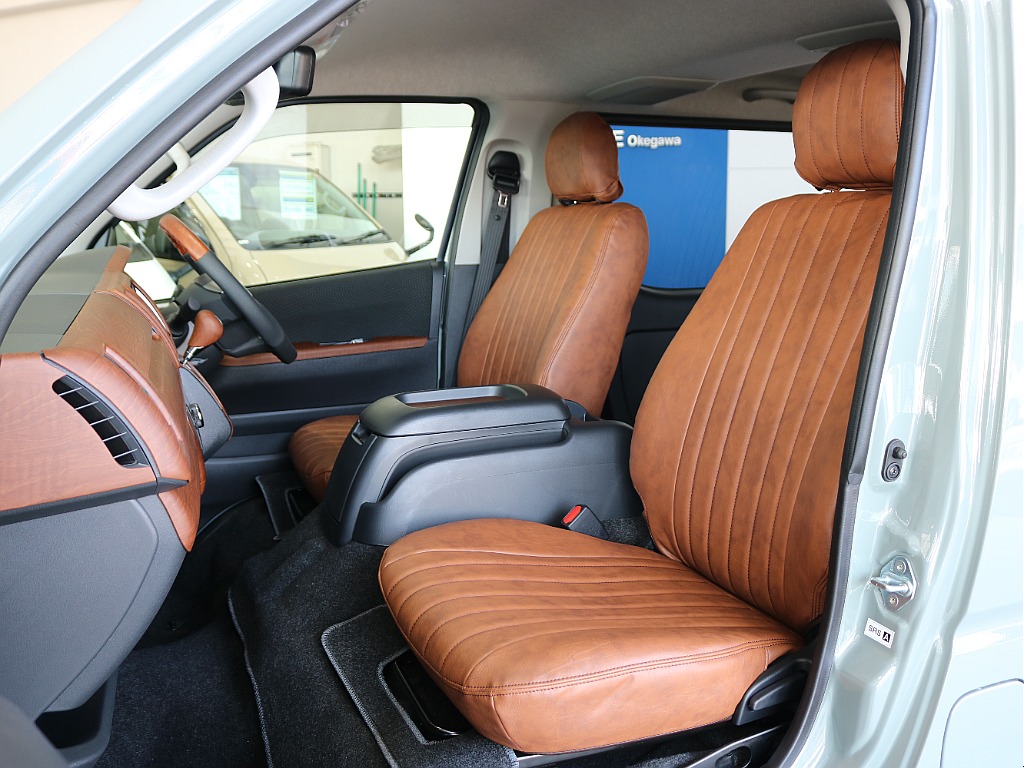 クラシックブラウンシートカバー装着済みです☆☆