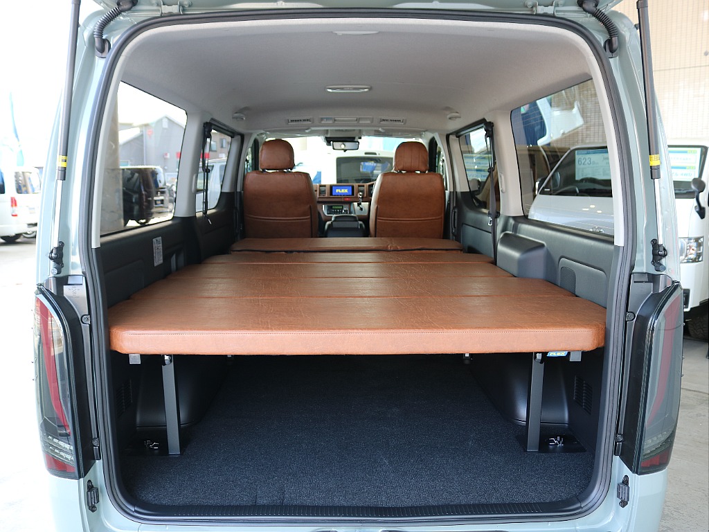 背もたれを倒せばフルフラット展開が可能です♪♪