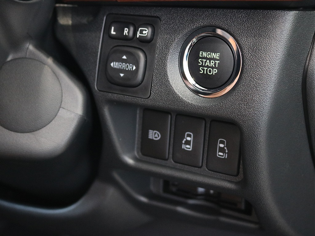 プッシュスタートなのでエンジン始動も楽々です☆☆