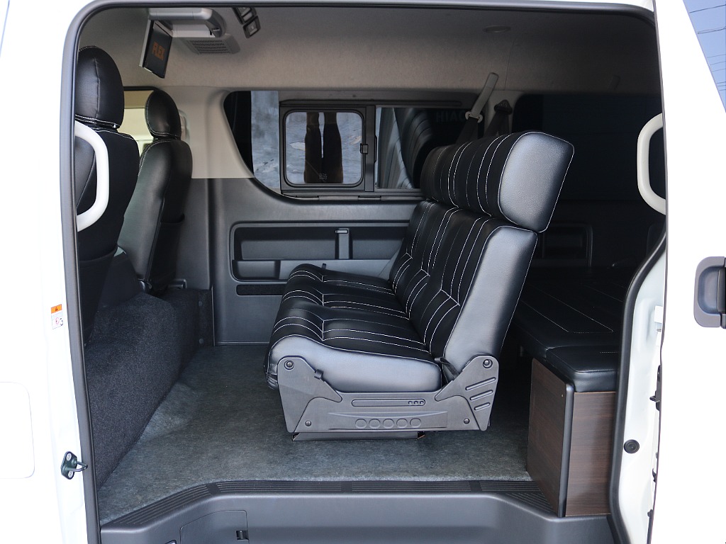 セカンドシートは3人掛けになっております♪♪