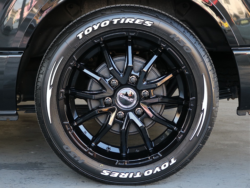 Dlef・06 GLOOS BLACK17インチAWにH30トーヨータイヤの組み合わせになっております♪♪