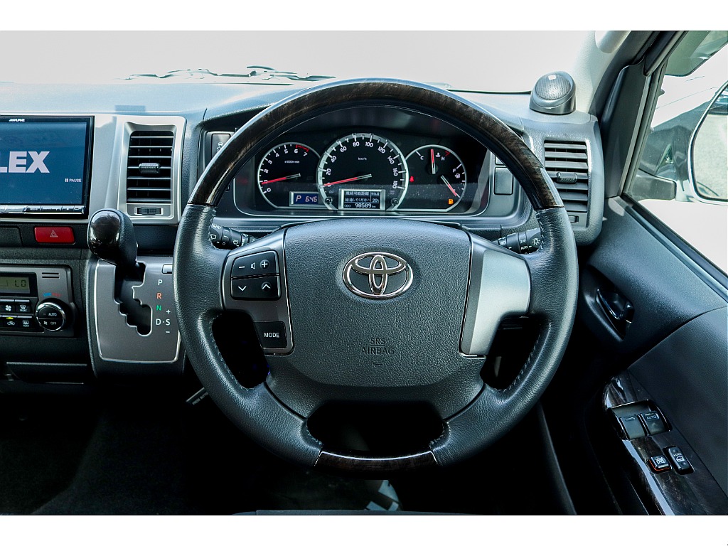 ハイエースセカンド高崎店にて展示中♪027-384-3591