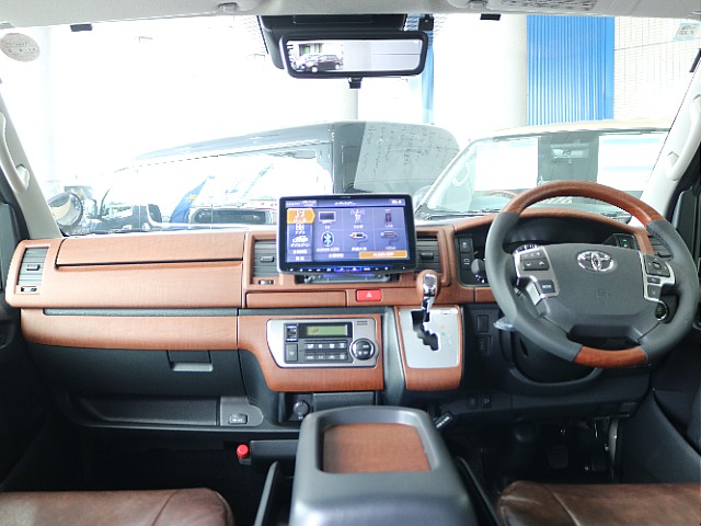 茶木目インテリアパネルセット装着済みですのでオシャレな内装になっております☆☆