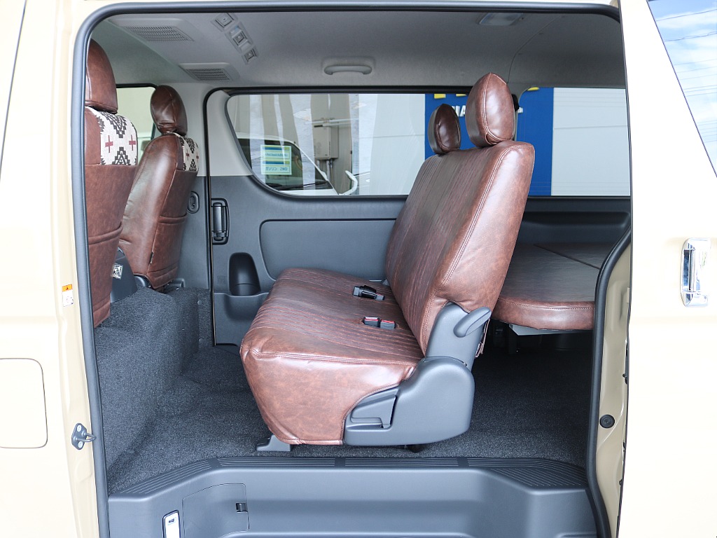 セカンドシートは3人掛けになっております♪♪