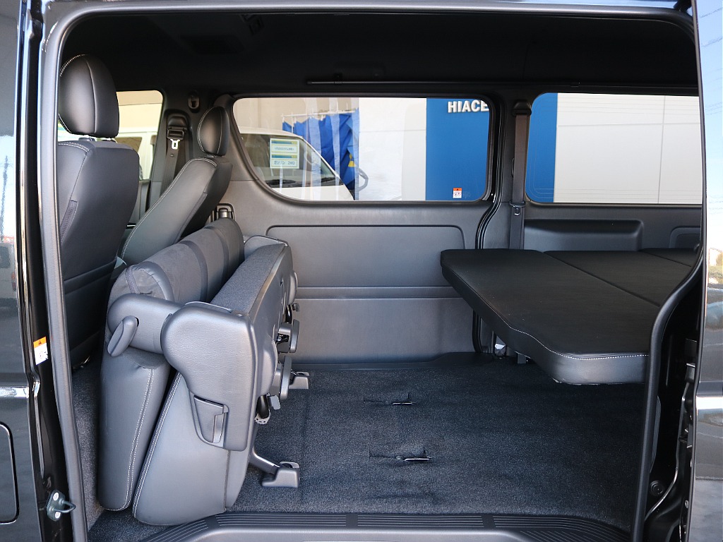 後席は跳ね上げが可能になっております♪