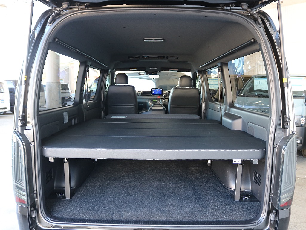 後席を倒せばフルフラット展開が可能になっております♪♪