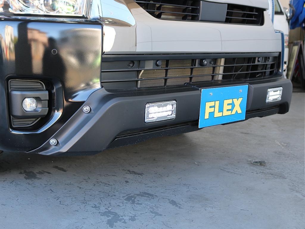 デイライト付きのオフロード風なフロントスポイラーになっております☆☆