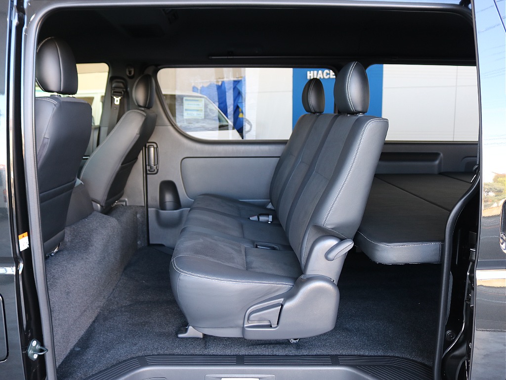 セカンドシートは３人掛けになっております☆