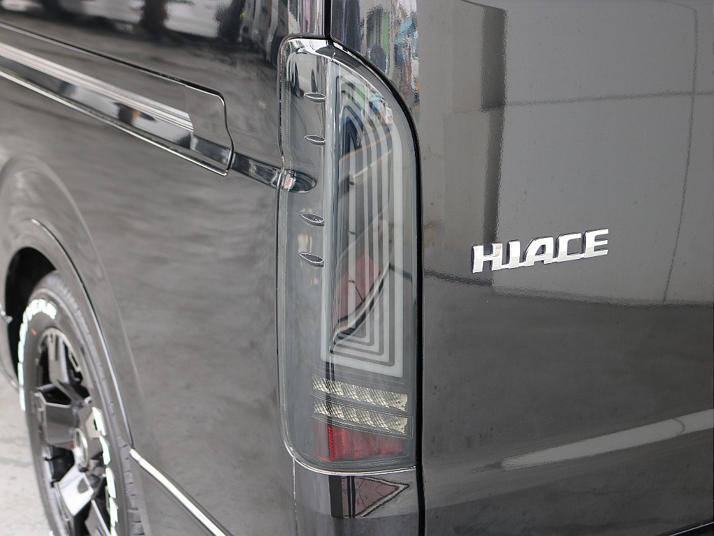 オリジナルのネオトレースLEDテールランプが装着されております！