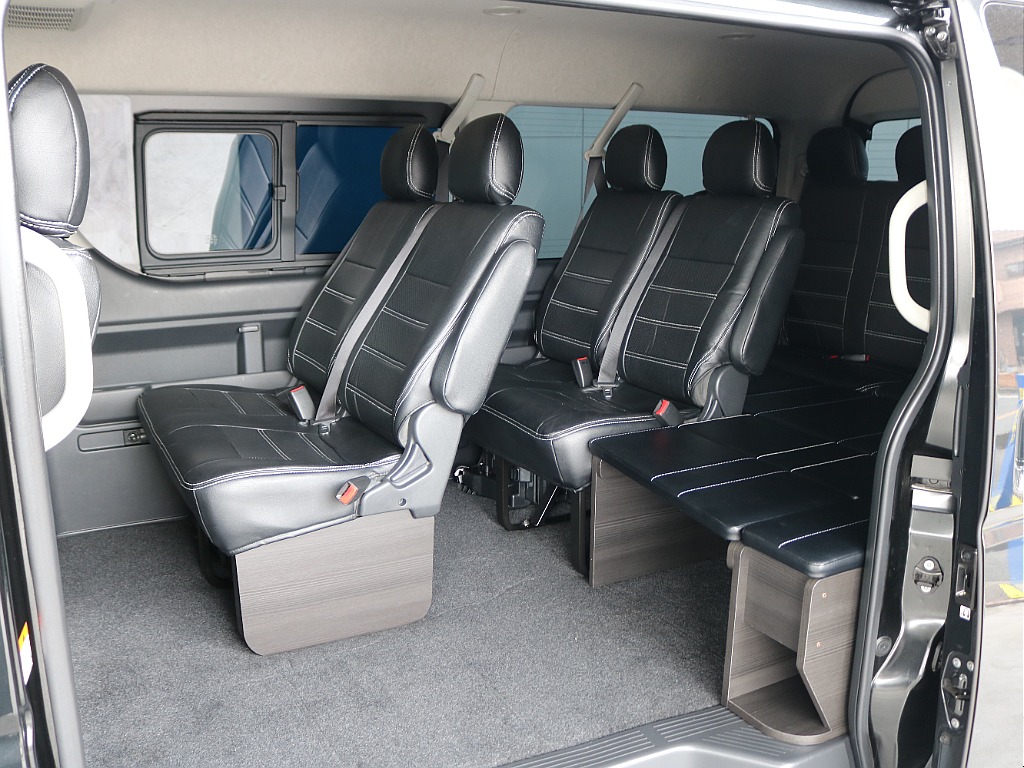 前席同様セカンドシートにもシートカバーが装着されております☆