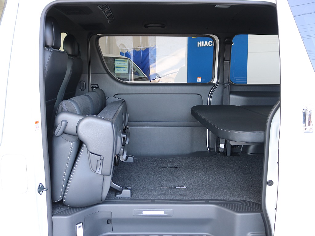 後席は跳ね上げが可能です☆☆