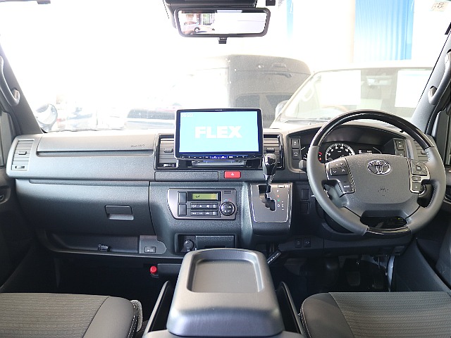 特別仕様車ダークプライムSなので高級感のある内装になっております♪♪