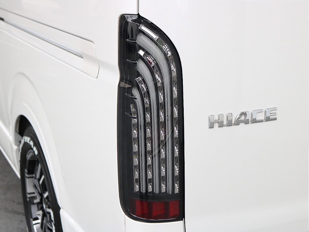 煌ブラックLEDテールランプが装着されております！