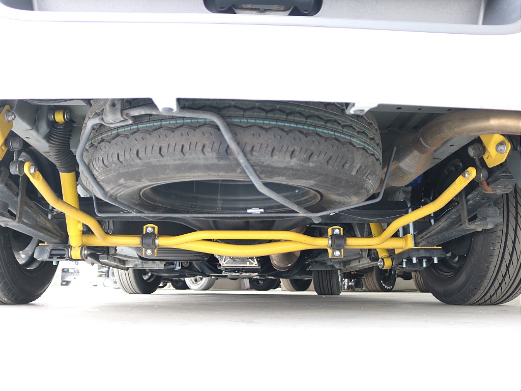 オリジナルのショックアブソーバーにリアスタビライザーが装着されております♪