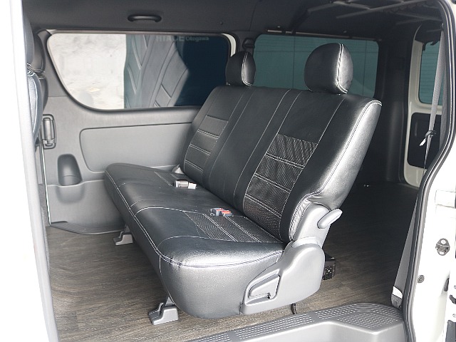 前席同様後席もシートカバー付きになります！