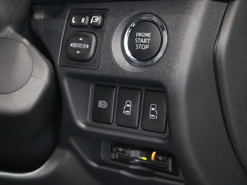 プッシュスタートなのでエンジン始動も楽々です☆☆