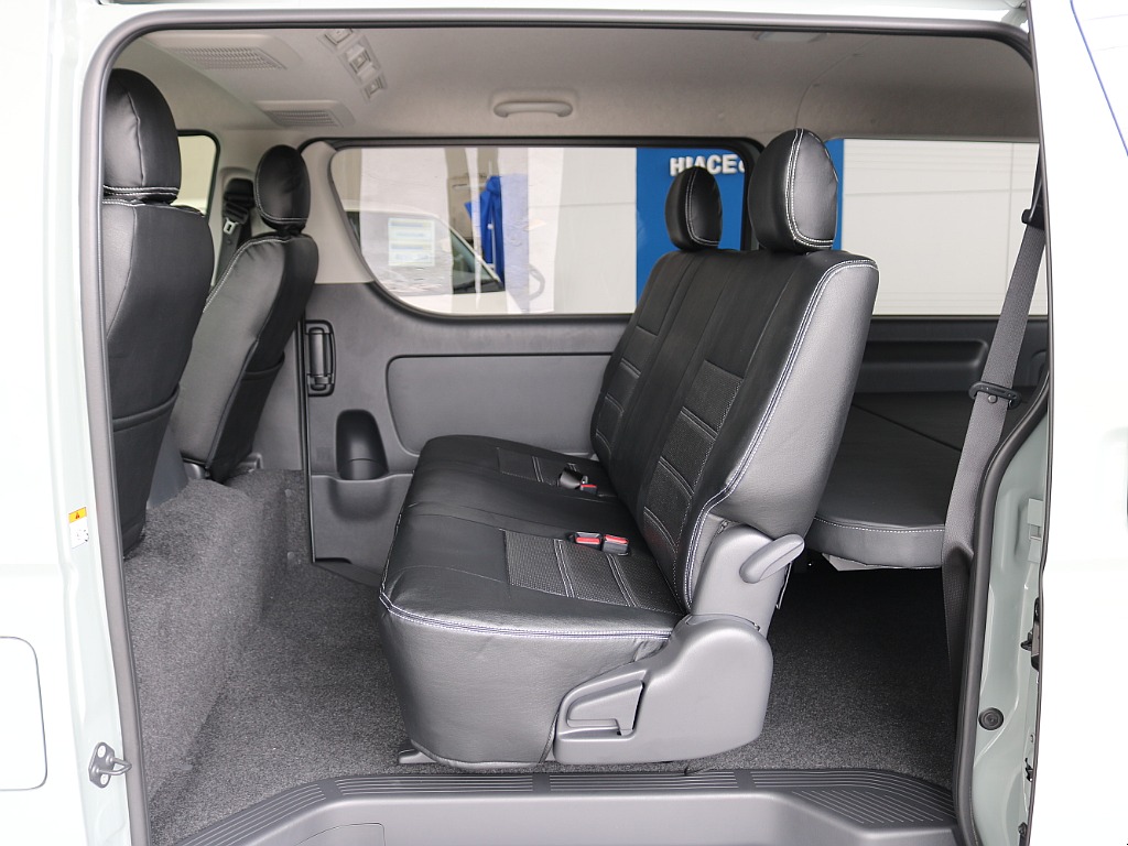 セカンドシートは3人掛けになります☆☆