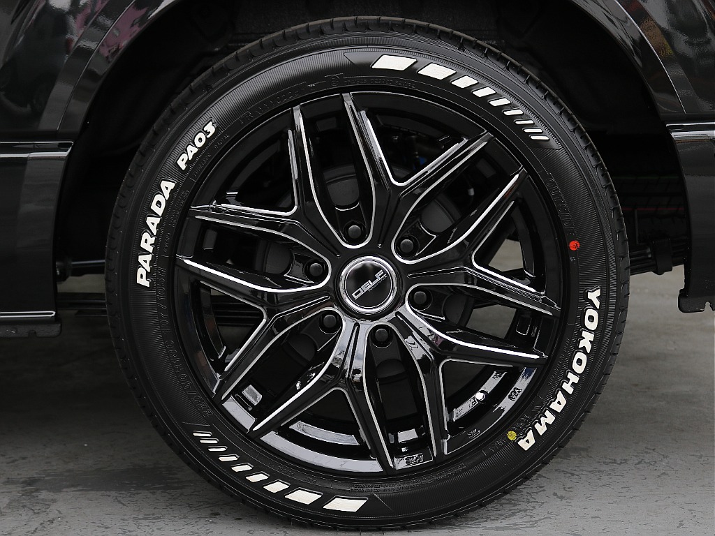 Delf01 18インチAWにYOKOHAMA・パラダ タイヤも組み合わせになっております♪♪