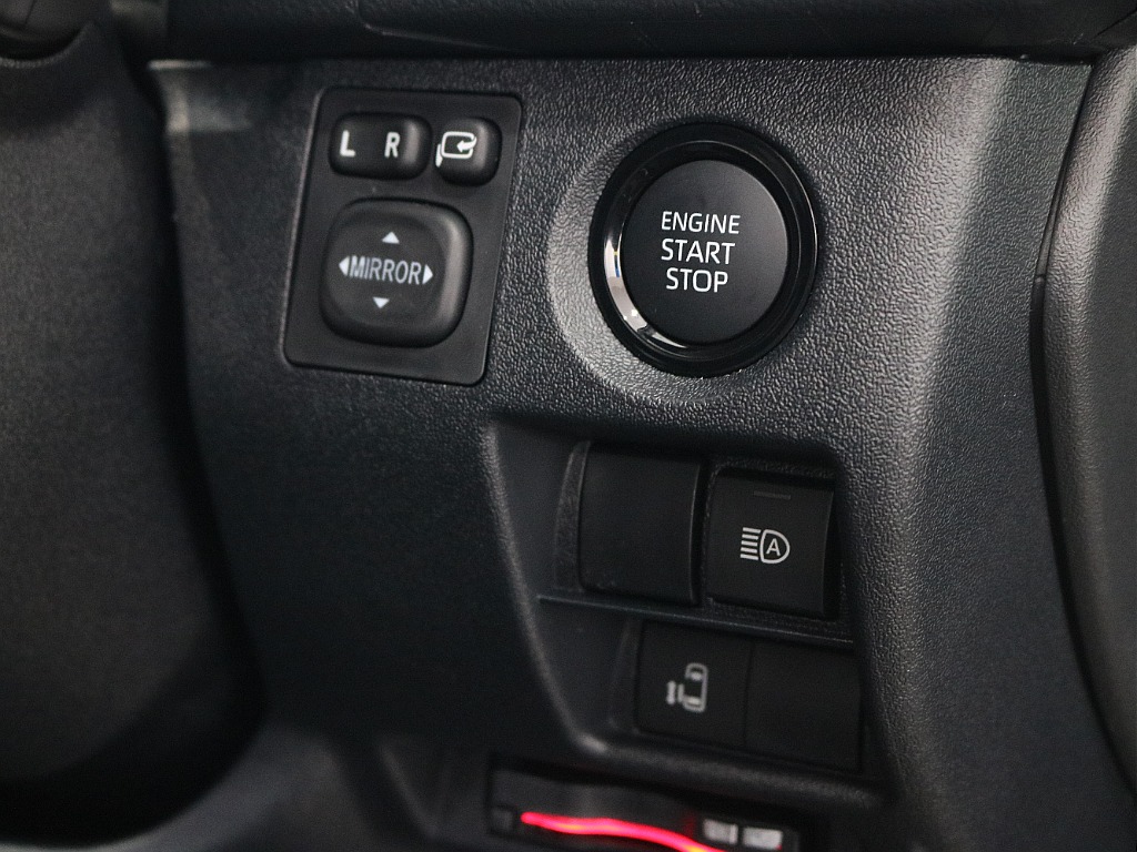 プッシュスタートなのでエンジン始動も楽々です♪♪