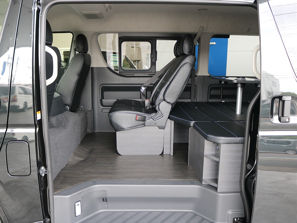 セカンドシートは2人掛けになっております♪♪