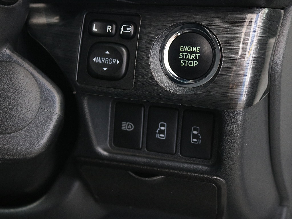 プッシュスタートなのでエンジン始動も楽々です♪♪