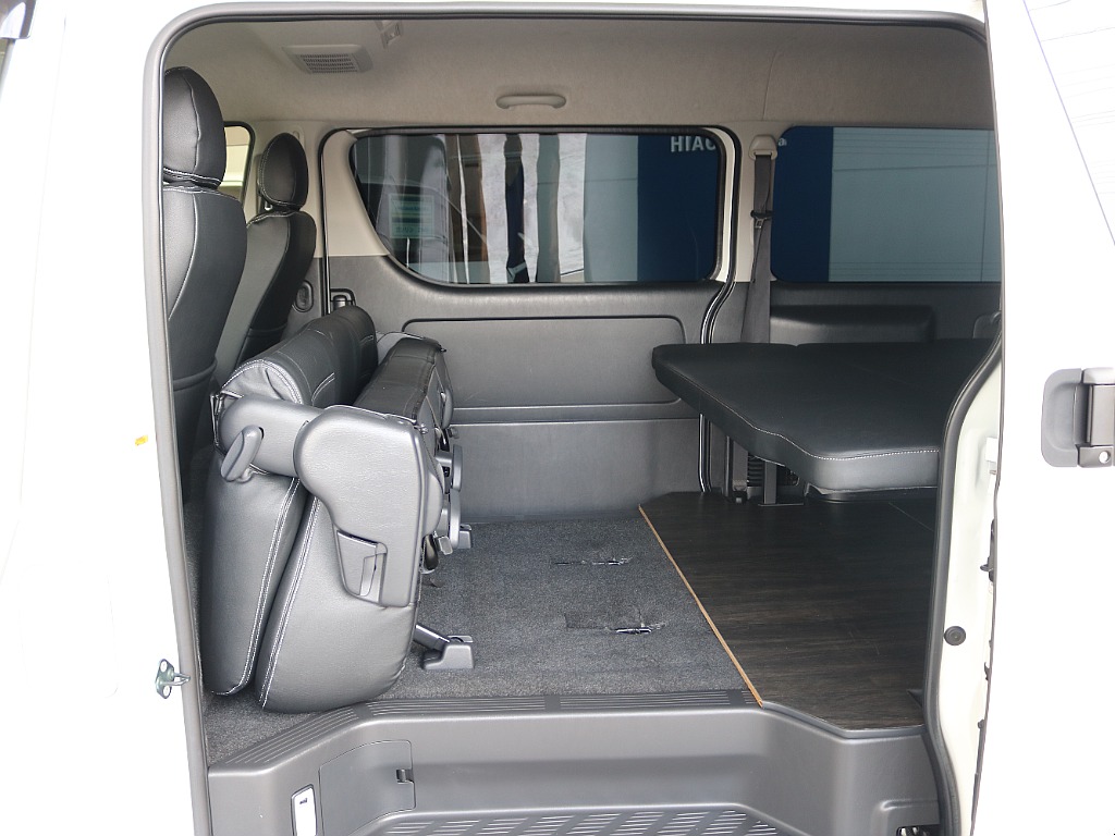 後席は跳ね上げが可能です♪♪