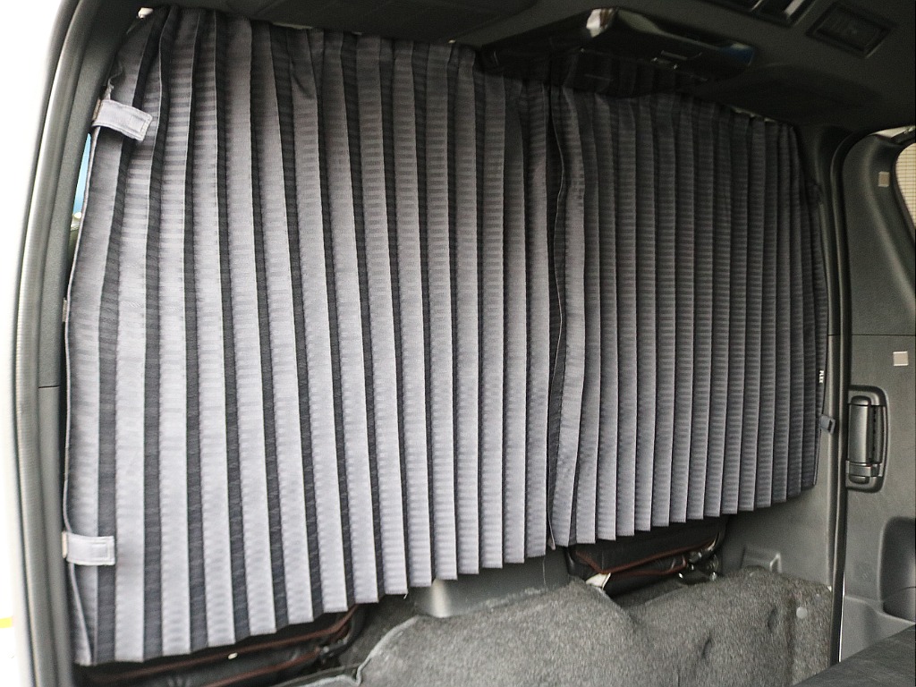 車内にはカーテンが装着されておりますのでプライベートも守られます♪♪