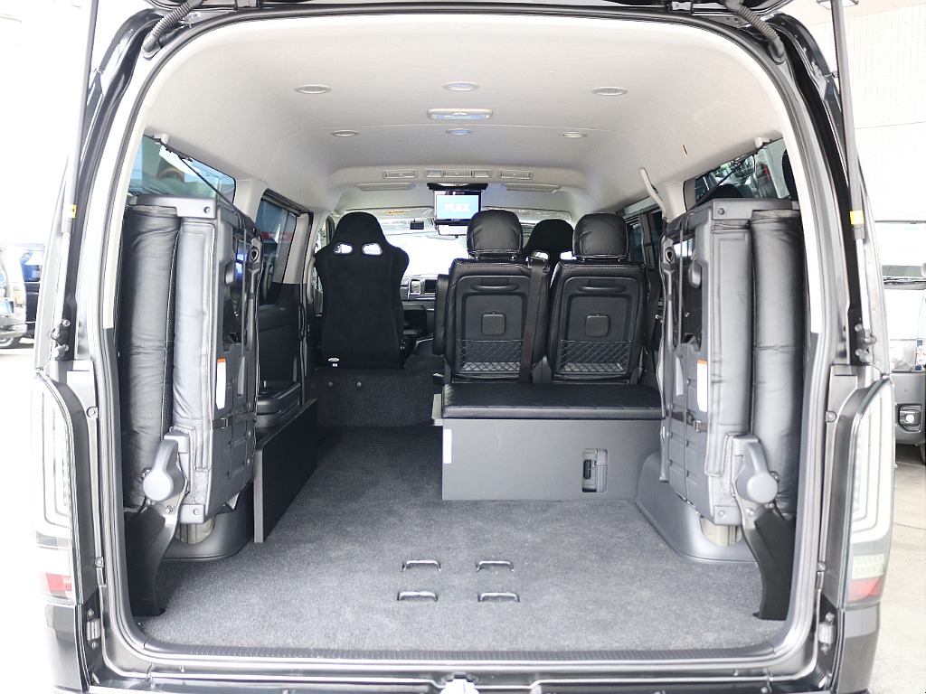 最後列は跳ね上げると大容量の荷物も積載可能です♪♪