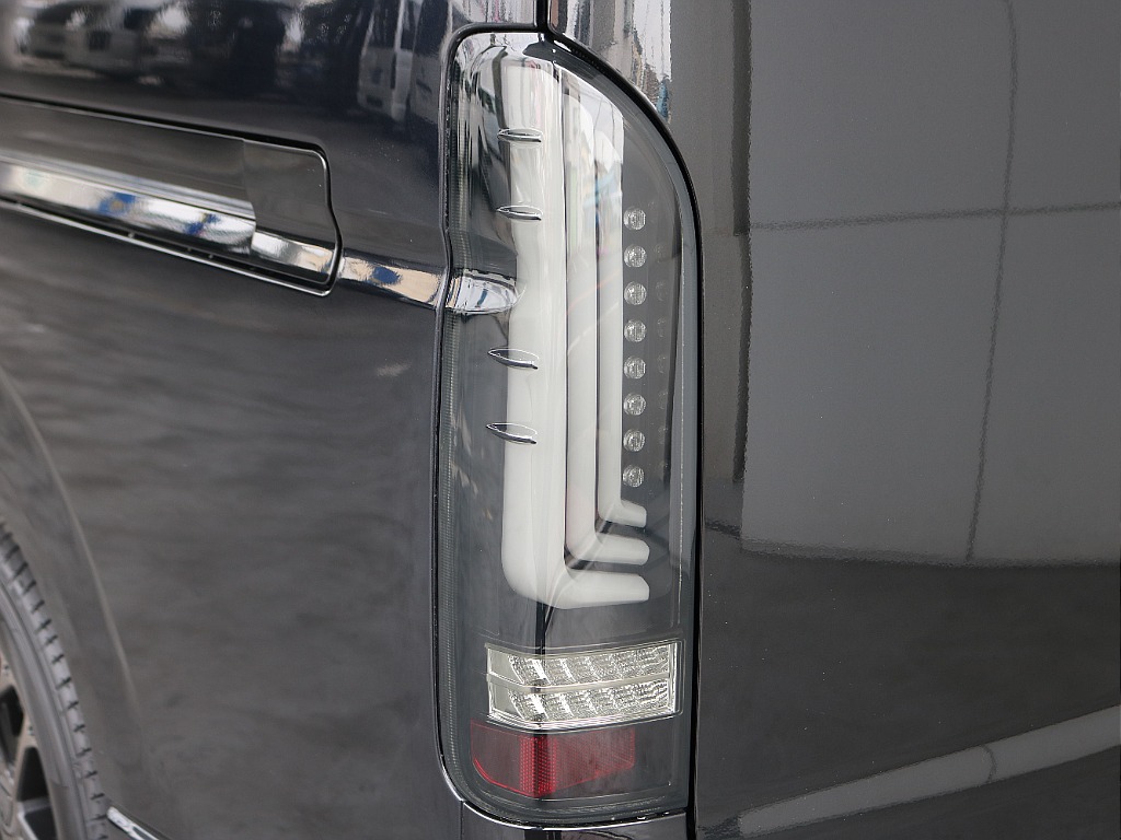 オリジナルのULTIMATE type２のLEDテールランプが装着されております♪♪