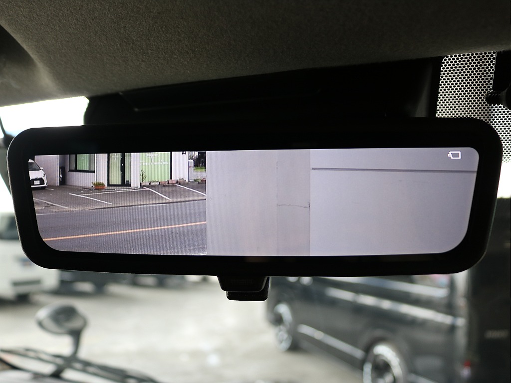 デジタルインナーミラーで後方も安心して確認できます！！