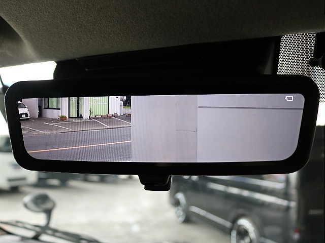デジタルインナーミラーで後方も安心して確認できます！！