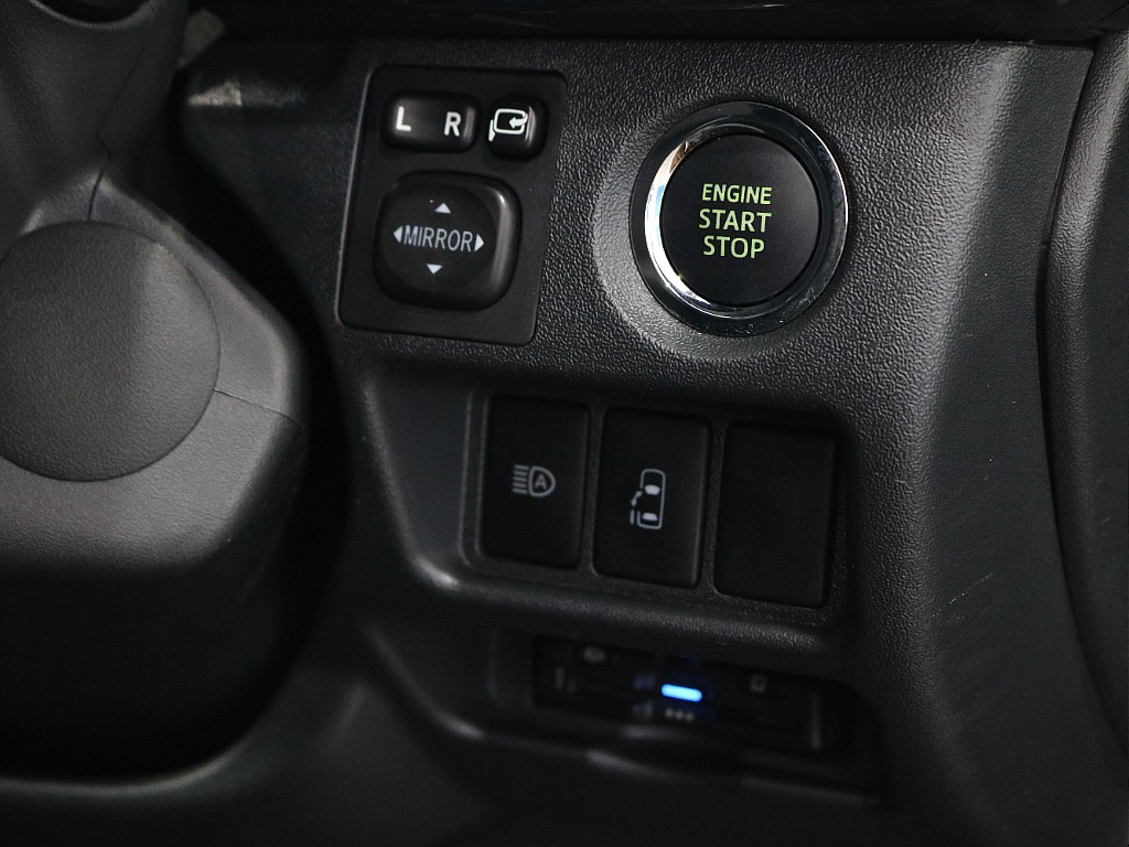 プッシュスタートなのでエンジン始動も楽々です☆ スライドドアの開閉も遠隔で可能に！